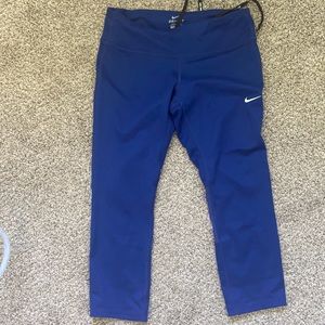 ✨Athletic spring sale✨ Nike running crop leggings